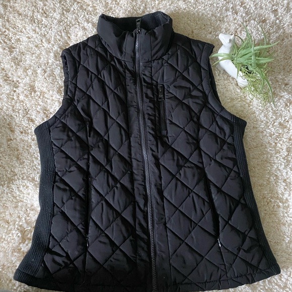 Andrew Marc adorable turtleneck puffy vest. Super sporty and cute - Picture 2 of 3